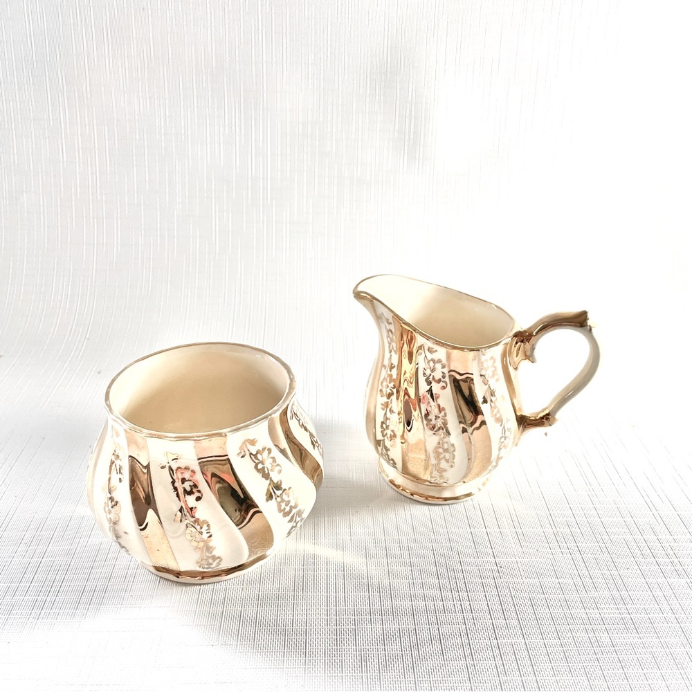 Vtg SADLER England China Creamer Set 2822
Gold Swirl Sugar Creamer FLAW